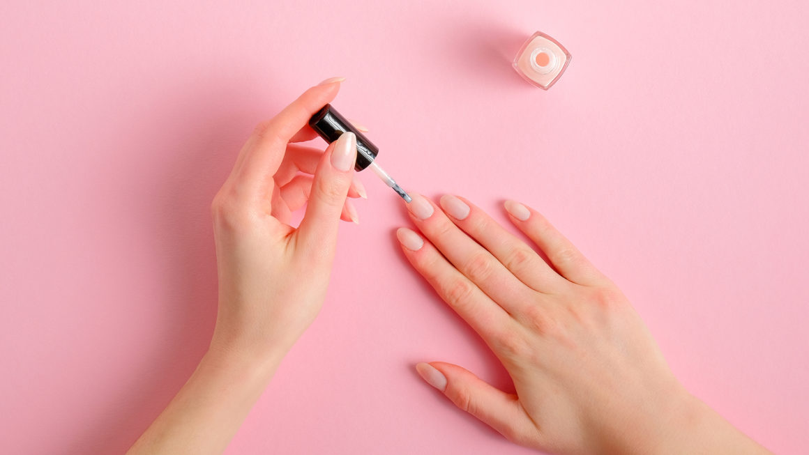 How to Open a Nail Salon in Your Home